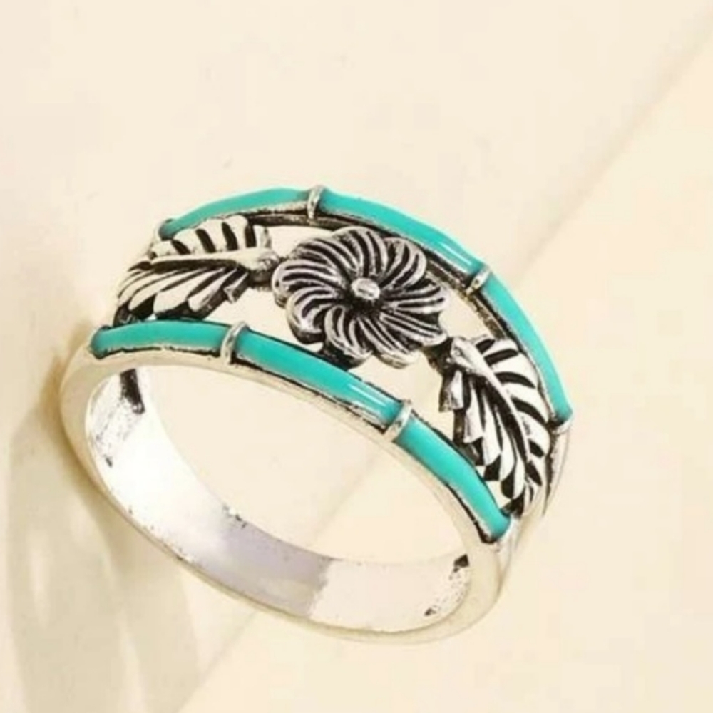 Silver flower & turquoise accent ring